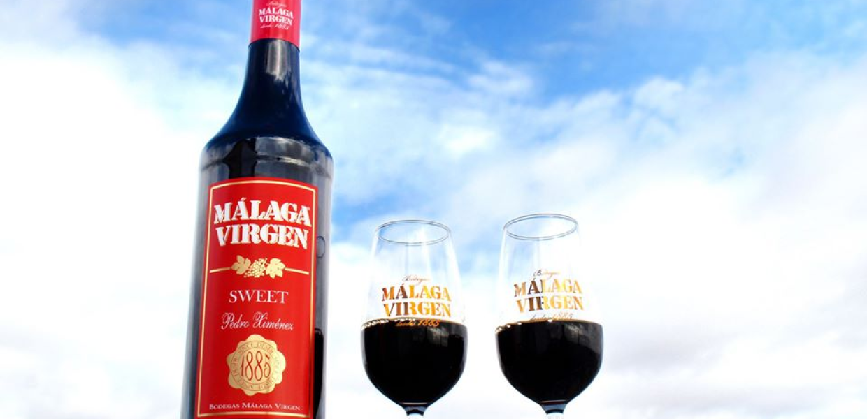 De donkere kleur van de Malaga Virgen is hier duidelijk zichtbaar. Bij deze kleur zou je niet denken dat deze wijn gemaakt is van de witte Pedro Ximenez druif.